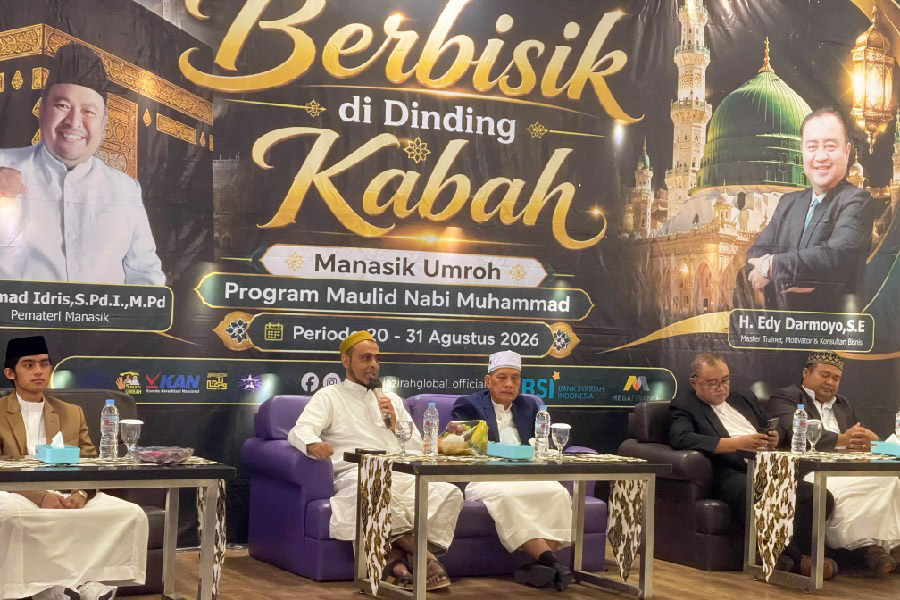 Manasik umrah jemaan PT Jazirah Nusantara Global, Minggu (9/8/2026), di Bandar Jakarta, Cirebon.