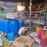 Warga Cangkoak Sulap Limbah Organik Menjadi Eco Enzim
