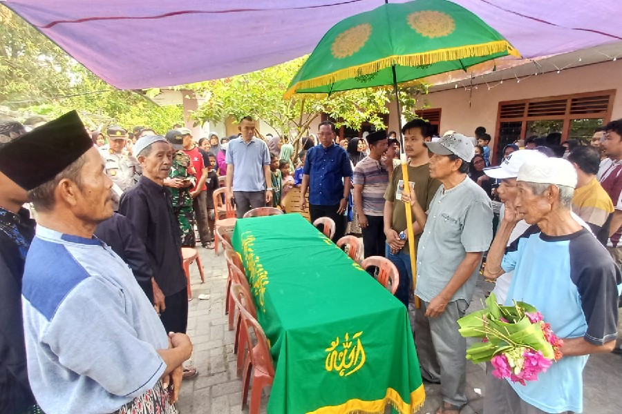 Jenazah Korban KM Virgo Transport 8 Yaya Carya Tiba di Cirebon