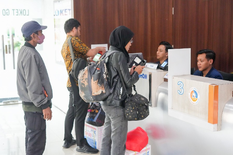 KAI Daop 3 Cirebon Siapkan Masker untuk Antisipasi Abu Vulkanik