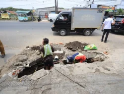 Drainase Jalan Tentara Pelajar Dibangun, Sungai Cigeujeng Ikut Dibersihkan
