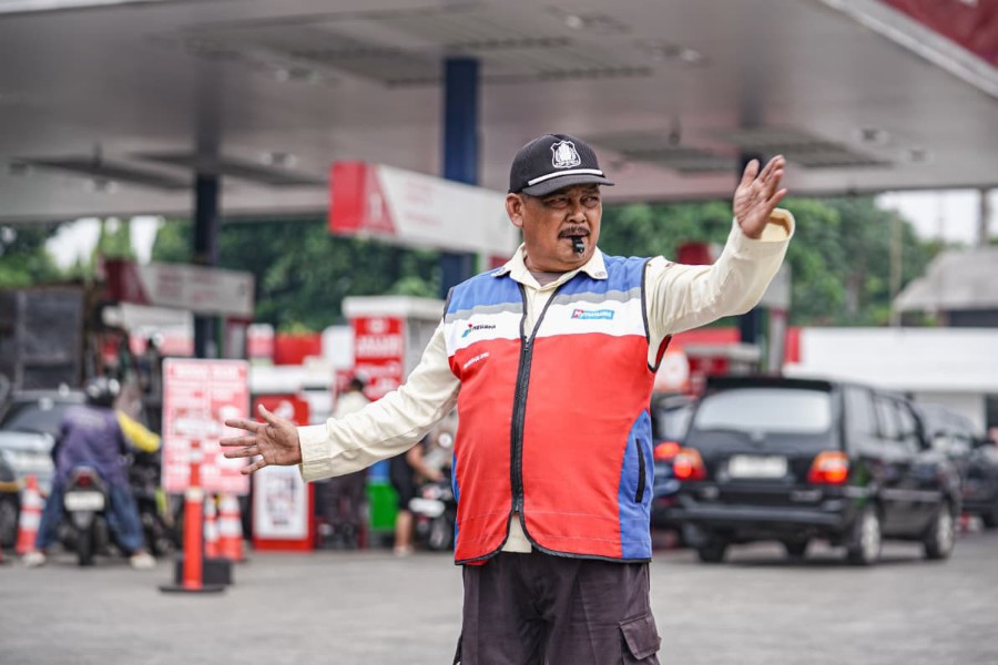 Marshal Bantu Atur Antrean dan Lancarkan Pengisian BBM di SPBU