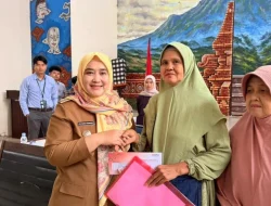 Sebanyak 279 Warga Harjamukti Terima Kartu Keluarga Sejahtera untuk PKH