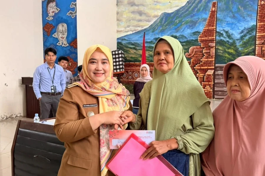 Sebanyak 279 Warga Harjamukti Terima Kartu Keluarga Sejahtera untuk PKH