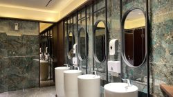 Toilet Stasiun Cirebon Dilengkapi Sensor Otomatis dan Teknologi Pintar