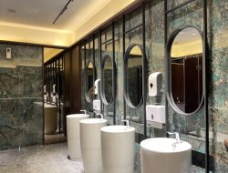 Toilet Stasiun Cirebon Dilengkapi Sensor Otomatis dan Teknologi Pintar