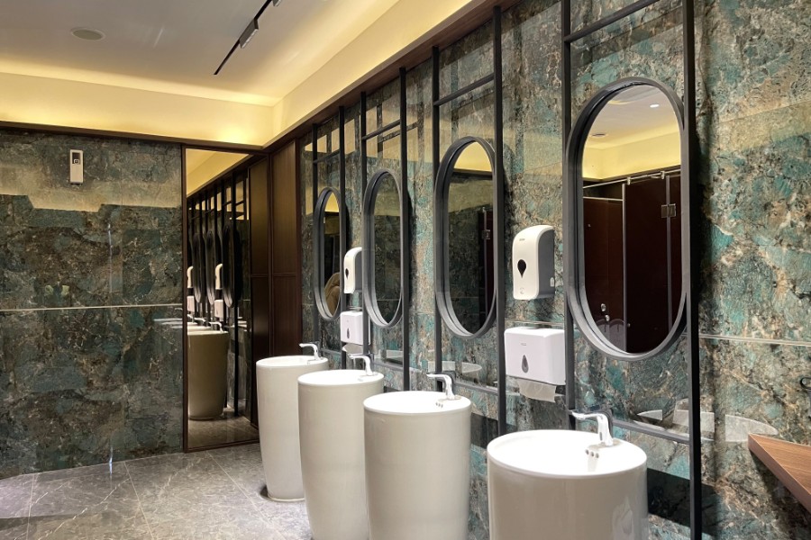 Toilet Stasiun Cirebon Dilengkapi Sensor Otomatis dan Teknologi Pintar