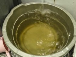 Warga Pasindangan Keluhkan Air PDAM Tirta Jati yang Kuning dan Berbau